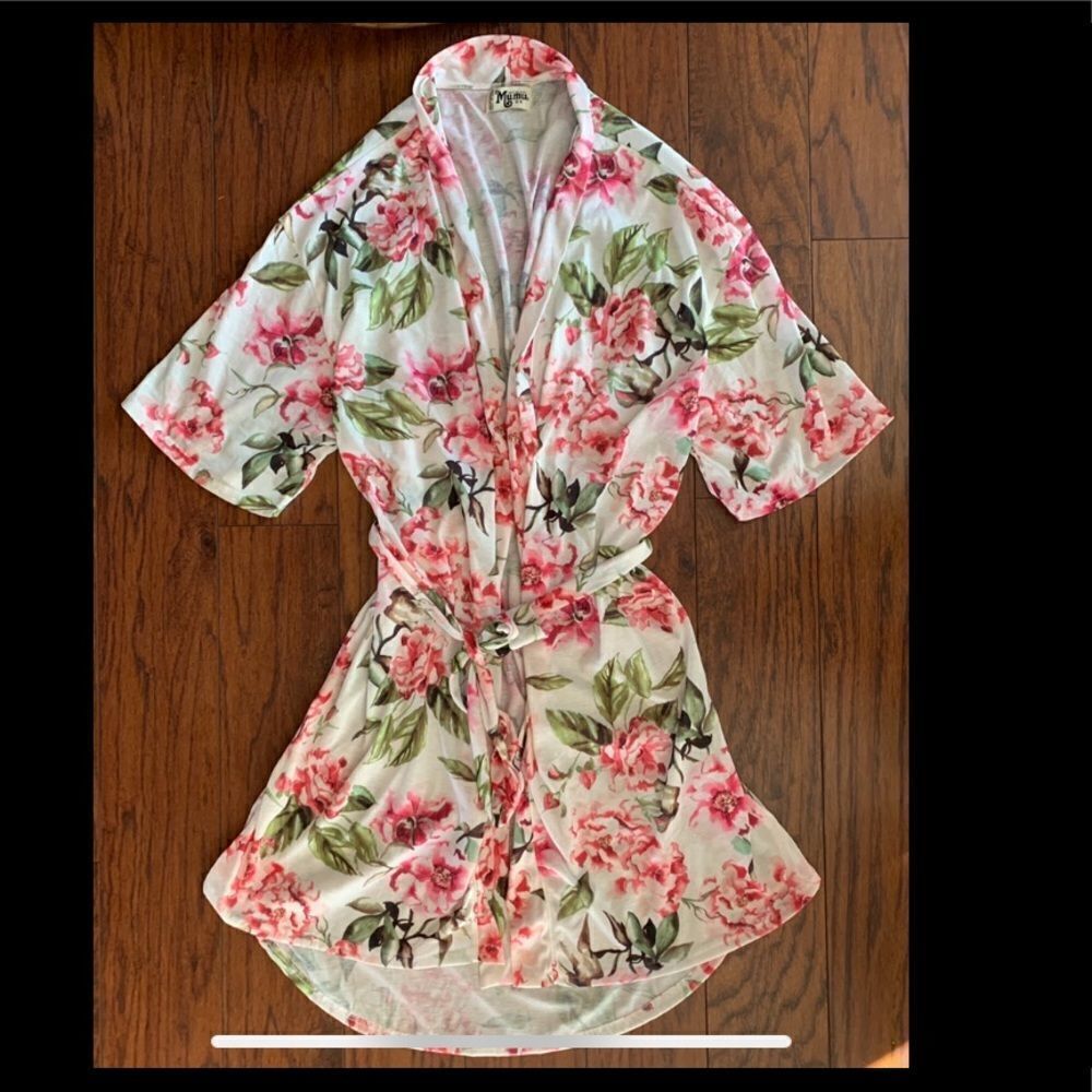 Show me your MuMu Brie robe. OS - Picture 3 of 5